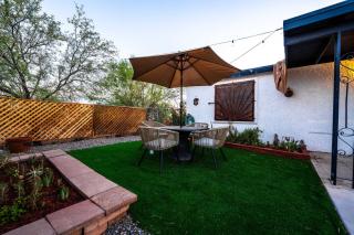 Pool, Deck, Fire-Pit - 5 min to UofA & Downtown - Tucson - 1