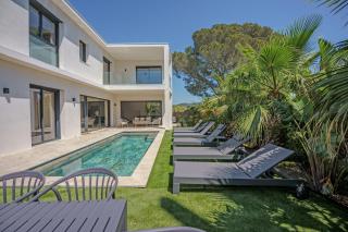 Contemporary Villa with Heated Pool Near Sea - Saint-Raphaël - 0