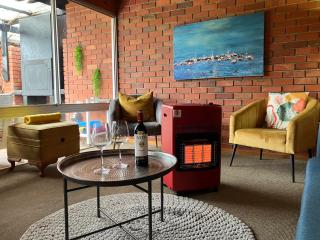 Red Architect Villa cozy gas heater & braai under verandah - Stellenbosch - 0