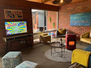 Red Architect Villa cozy gas heater & braai under verandah - Stellenbosch - 9