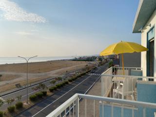 Rainbow Seafront Apartment - 5