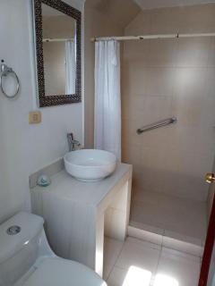 Room in Lodge - Habitacion disponible en centro de Monterrey - Monterrey - 4