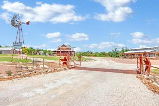 Log Home at RusTx Ranch - 4