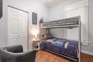 Newley Rehabbed Building with Two Private Apt - Chicago - 9