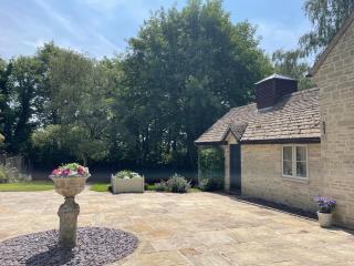 Nethercote Cottage, Kingsize bed, Seven Springs Cottages - Cheltenham - 8