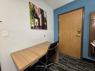 Jacksonville Inn & Suites - 2