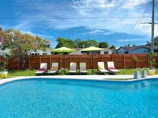 Modern Family Pool Home Near Beach Vibes - 9