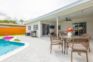 Modern Family Pool Home Near Beach Vibes - 2