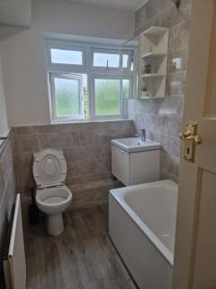 Bright Private room in Family home in Morden-Ideal for solo travelers - Morden - 5
