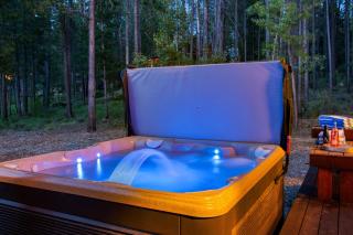 Spring River Retreat Waterfront Luxury w Hot Tub Game Room Near Bend - Bend - 7