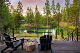 Spring River Retreat Waterfront Luxury w Hot Tub Game Room Near Bend - Bend - 9