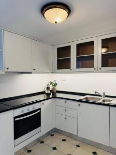 Queen's Ocean Sight - Guest House - 7