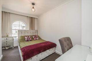 ELGIN MEWS NORTH beside Maida Vale tube and parking LONG TERM BOOKINGS - London - 4
