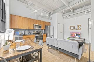 Charming DT Loft l Parking l Fast Wi-Fi l Café - 4
