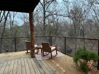 "Magical Treehouse" w spiral slide off the deck 350 acres on the Brazos River! Tubing! Petting Zoo! - Weatherford - 7