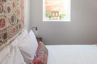 Chic Lower-Level Stay - Prime Walkable Locale - 2