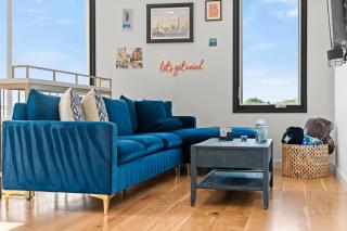 Luxury 2bd2ba Next to the Airport 4389 - 8