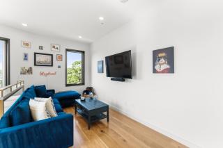 Luxury 2bd2ba Next to the Airport 4389 - 7