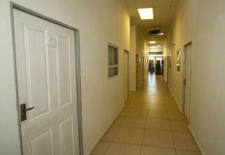 Lodge Luxe, Cozy Bedrooms, Free WiFi, Robust Security - 2