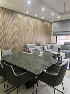 Stylish 3BR Apt with balcony - Amman - 2