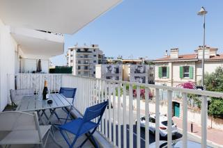 Cannes Maria YourHostHelper - 3
