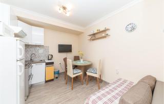 Two-Bedroom Apartment In Okrug Gornji - 7