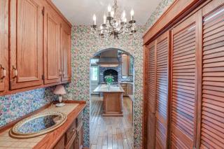 Walk to Lawrenceburg Square Home for Large Groups - 2