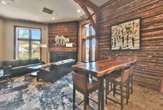 Sundial condo in the heart of Canyons Village, patio, outdoor pool, walk to hiking & biking C202 - Park City - 1