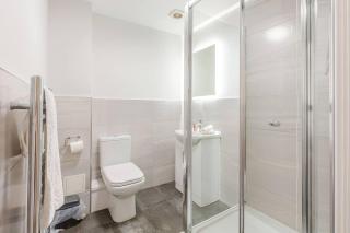 Stylish Liverpool Retreat - 2-Bed with Sofa Bed, Sleeps 6 - Perfect for Families & Friends - Liverpool - 9