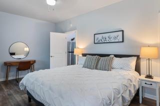 Comfy & Modern Walkable Single Level 2 bed Home - 3