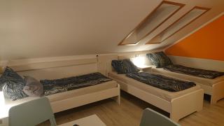 3-Bettzimmer mit Gemeinschaftsküche und je 2 Duschräumen und 2 Toiletten - Hohenstein-Ernstthal - 4