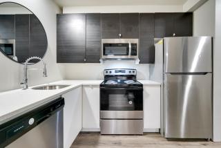 Less Than 1 Mi to Wayne State University Modern Apartment - 9