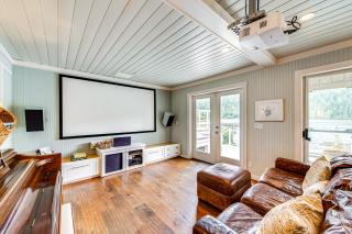 Waterfront Home on Lake Samish with Hot Tub and Dock! - Bellingham - 7