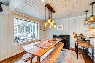 Waterfront Home on Lake Samish with Hot Tub and Dock! - Bellingham - 5