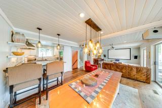 Waterfront Home on Lake Samish with Hot Tub and Dock! - Bellingham - 4