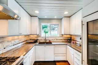 Waterfront Home on Lake Samish with Hot Tub and Dock! - Bellingham - 2