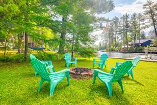 Dock and Spacious Yard Scenic Retreat on Post Lake - - 0