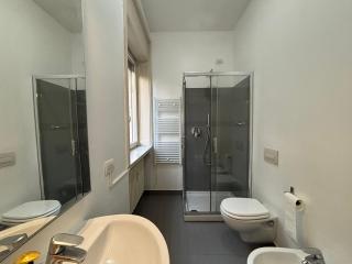 Centrale e spazioso con 3 camere, 3 bagni e terrazzo - 9