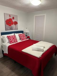 Family-Friendly 4BR Retreat Fully Furnished - Sarnia - 6