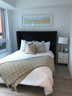 Family-Friendly 4BR Retreat Fully Furnished - Sarnia - 4