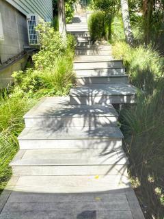 Attractive, Modern and Private - 7