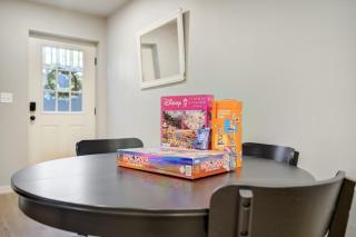 Bancroft Base Cozy Retreat Near OCC & Downtown - 2