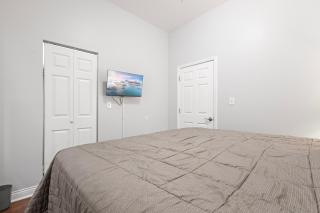 Newley Rehabbed Building with Two Private Apt - Chicago - 7