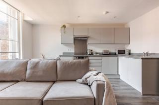 Urban Retreat by LVP Apartments - Spacious 2-Bed, Sleeps 10 - Ideal for Groups - Liverpool - 8