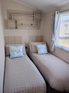 3 bed Sleeps 8 Wifi and Linen inc - Corton - 2