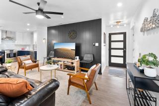 Lux Texan Home | 4BR | Near DT | Sleeps 10! - Austin - 0