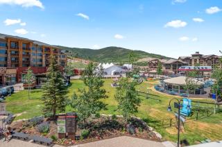 Sundial studio in the heart of Canyons Village, outdoor pool/hot tubs, walk to hiking & biking C202A - Park City - 7