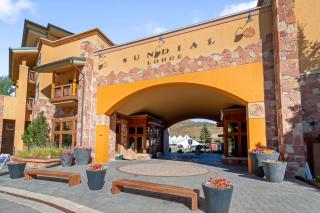 Sundial studio in the heart of Canyons Village, outdoor pool/hot tubs, walk to hiking & biking C202A - Park City - 5