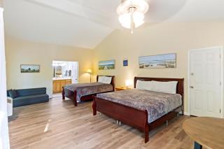 Studio with Pools and Private Deck Close to Water - 6