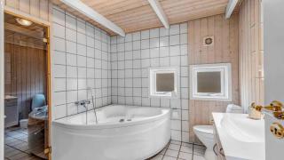 Spacious, Bright, 400M From The Beach With Sauna - 1